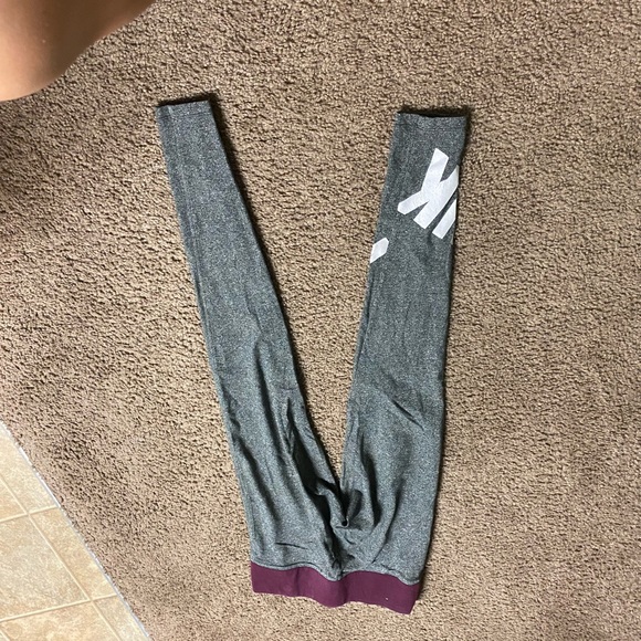 PINK YOGA PANTS - Picture 2 of 3